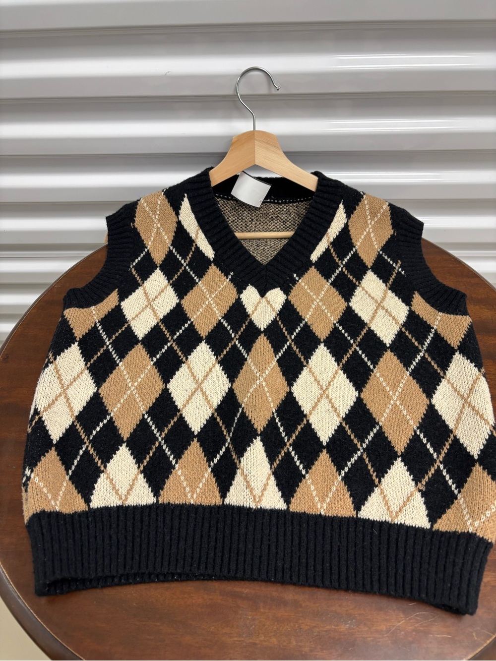 Classic cropped Argyle V-Neck Sweater Vest in Black and Tan